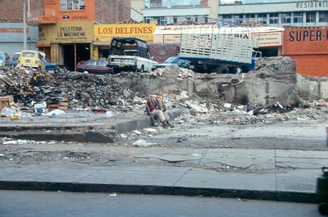 Disposicion de escombros en el Sector de Guayaquil en  Medellin
Cehap 1992
Palabras clave: CENTRO MEDELLIN BASURAS