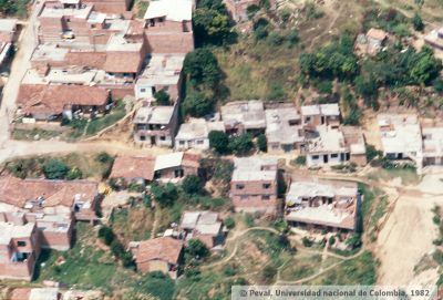 Barrio veinte de julio en expansion 
PEVAL 1982
Palabras clave: BARRIO VEINTE DE JULIO MEDELLIN INVASIONES