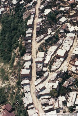 Trazado y urbanismo del barrio veinte de julio de 1982
PEVAL 1982
Palabras clave: BARRIO VEINTE DE JULIO MEDELLIN MORFOLOGIA URBANA