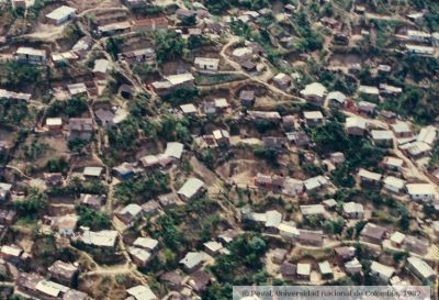 Vista aerea del barrio veinte de julio de Medellin
PEVAL 1982
Palabras clave: BARRIO VEINTE DE JULIO MEDELLIN