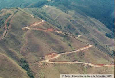 Carretera del barrio veinte de julio de Medellin
PEVAL 1982
Palabras clave: BARRIO VEINTE DE JULIO MEDELLIN