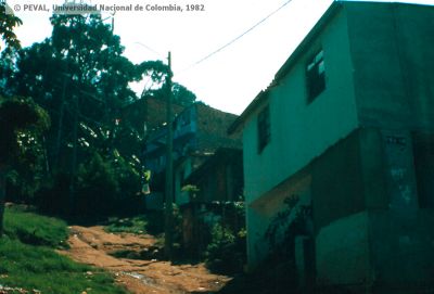 Viviendas y red electrica del barrio veinte de julio de Medellin
PEVAL 1982
Palabras clave: BARRIO VEINTE DE JULIO MEDELLIN