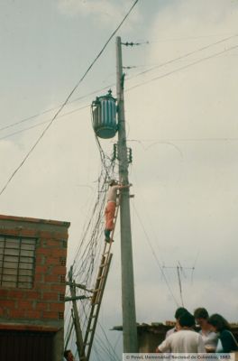 Redes de abastecimiento de electricidad del barrio veinte de julio de Medellin
PEVAL 1982
Palabras clave: BARRIO VEINTE DE JULIO MEDELLIN SERVICIOS PUBLICOS