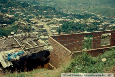 Barrio veinte de julio en proceso de expansion 
PEVAL 1982
Palabras clave: BARRIO VEINTE DE JULIO MEDELLIN