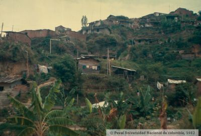 Distribuicion y ubicacion de viviendas en el barrio veinte de julio de Medellin
PEVAL 1982
Palabras clave: BARRIO VEINTE DE JULIO MEDELLIN