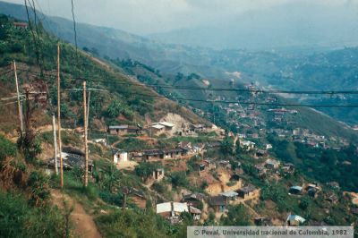 Viviendas subnormales construidas en ladera en el barrio 20 de julio de Medellin
PEVAL 1982
Palabras clave: BARRIO VEINTE DE JULIO MEDELLIN ZONAS DE RIESGO