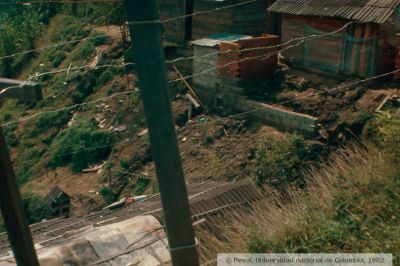 Viviendas subnormales del barrio veinte de julio
PEVAL 1982
Palabras clave: BARRIO VEINTE DE JULIO MEDELLIN INVASIONES ZONAS DE RIESGO