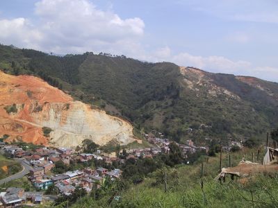 Suelo en alto estado de erosion por la explotacion de canteras en el Corregimiento de Altavista
CEHAP, 2003
Palabras clave: ALTAVISTA ZONAS DE RIESGO VULNERABILIDAD