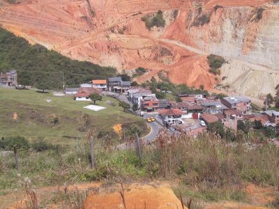 Suelo en alto estado de erosion por la explotacion de canteras en el Corregimiento de Altavista 
CEHAP, 2003
Palabras clave: ALTAVISTA EROSION EXPLOTACION MINERA ZONAS DE RIESGO