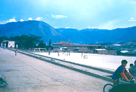 Unidad deportiva y espacio público, barrio Playon de los Comuneros
CEHAP
PEVAL AT-PHP, 1988

Palabras clave: PLAYON DE LOS COMUNEROS