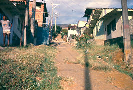 Calle peatonal en precarias condiciones, barrio Villa del Socorro
CEHAP
PEVAL AT-PHP, 1988
Palabras clave: VILLA DEL SOCORRO