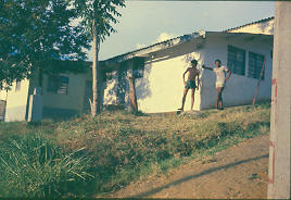 Fachada de vivienda, barrio Villa del Socorro
CEHAP
PEVAL AT-PHP, 1988
Palabras clave: VILLA DEL SOCORRO