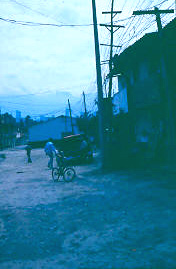 Calle sin pavimentar, barrio La Iguana
CEHAP
PEVAL AT-PHP, 1988
Palabras clave: LA IGUANA