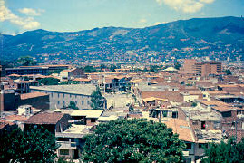 Panoramica barrios de Medellin
CEHAP
PEVAL AT-PHP, 1988
Palabras clave: VIVIENDA