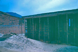 Vivienda en construccion, barrio San Antonio
CEHAP
PEVAL AT-PHP, 1988
Palabras clave: SAN ANTONIO