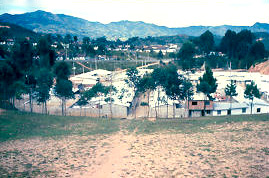 Panoramica de Urbanizacion, El Peñol
CEHAP
PEVAL AT-PHP, 1988
Palabras clave: EL PEÑOL