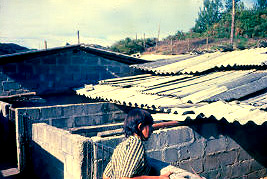 Vista superior de vivienda, El Peñol
CEHAP
PEVAL AT-PHP, 1988
Palabras clave: EL PEÑOL