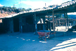 Vivienda en construccion, barrio El Peñol
CEHAP
PEVAL AT-PHP, 1988
Palabras clave: EL PEÑOL