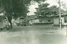 Viviendas y calle sin pavimentar, Apartado
CEHAP
PEVAL, 1983
Palabras clave: APARTADO