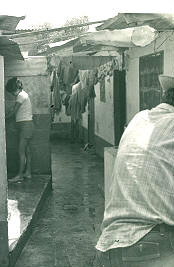 Corredor y tendedero de ropa, Apartado
CEHAP
PEVAL, 1983
Palabras clave: INQUILINATOS