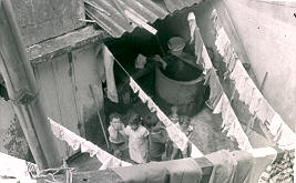 Vista superior del patio de una vivienda, Apartado
CEHAP
PEVAL, 1983
Palabras clave: APARTADO