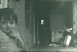 Niño en el corredor de su vivienda, Apartado
CEHAP
PEVAL, 1983
Palabras clave: VIVIENDA DE ALQUILER
