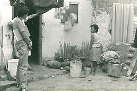 Patio de vivienda, Apartado
CEHAP
PEVAL, 1983

Palabras clave: VIVIENDA DE ALQUILER