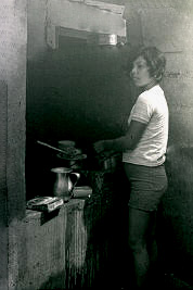Mujer Lavando platos, Apartado
CEHAP
PEVAL, 1983
Palabras clave: VIVIENDA DE ALQUILER