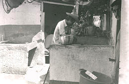 Inquilinos en la parte posterior de la vivienda, Apartado
CEHAP
PEVAL, 1983
Palabras clave: INQUILINATOS