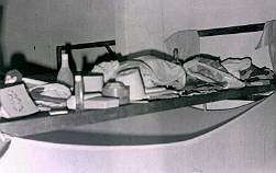 Camarote utilizado como mesa en inquilinato en Apartado
CEHAP
PEVAL, 1983
Palabras clave: INQUILINATOS