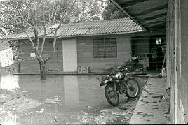 Inundacion y fachada de vivienda, Apartado
CEHAP
PEVAL, 1983
Palabras clave: VIVIENDA DE ALQUILER