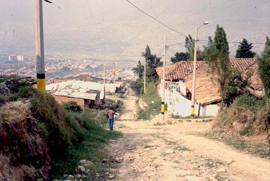 Vías de acceso, barrio Aures
PEVAL 1988
Palabras clave: CIRCULACION
