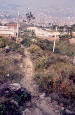 Accesos, barrio Aures
PEVAL 1988
Palabras clave: AURES
