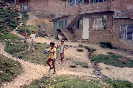 Espacios colectivos, barrio Aures
PEVAL 1988
Palabras clave: AURES