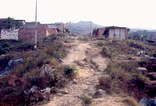 Accesos a las viviendas, barrio Aures
PEVAL 1988
Palabras clave: AURES