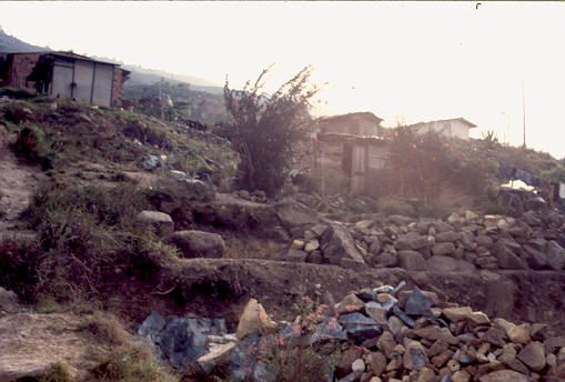 Adecuación de terrenos, barrio Aures
PEVAL 1988
Palabras clave: BARRIOS PIRATAS