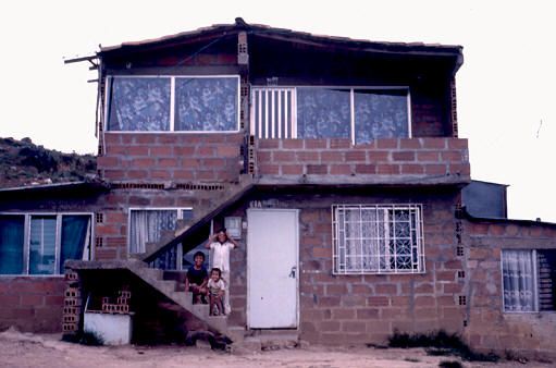 Fachada, barrio Aures
PEVAL 1988
Palabras clave: AURES