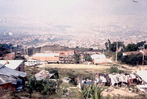 Panorámica del barrio Aures
PEVAL 1988
Palabras clave: BARRIOS PIRATAS