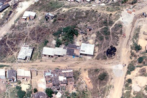 Panorámica proceso de autoconstrucción, barrio Aures
PEVAL 1988
Palabras clave: BARRIOS PIRATAS