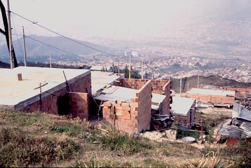 Viviendas en construcción, barrio Aures
PEVAL 1988
Palabras clave: AURES