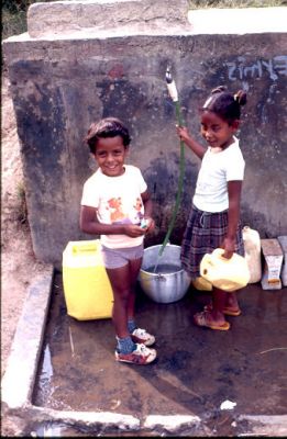 Zona para el abastecimiento de agua, barrio Aures
PEVAL 1988
Palabras clave: BARRIOS PIRATAS