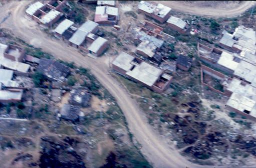 Vista aerea del proceso de urbanizacion del barrio Aures
PEVAL 1988
Palabras clave: AURES BARRIOS PIRATAS MEDELLIN