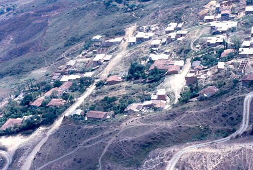 Panorámica proceso de ocupación, barrio Aures Medellín 
PEVAL 1988
Palabras clave: BARRIOS PIRATAS