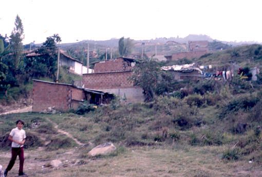Zona de ladera, barrio Aures
PEVAL 1988
Palabras clave: BARRIOS PIRATAS