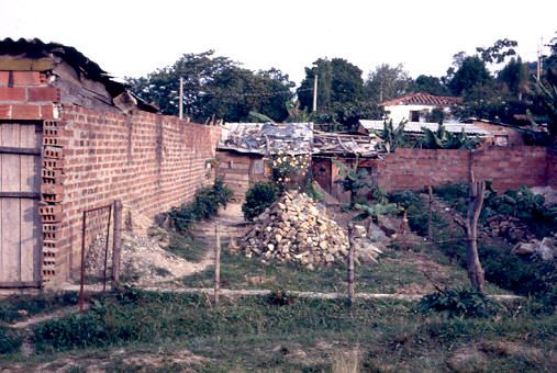 Fachadas, barrio Aures
PEVAL 1988
Palabras clave: BARRIOS PIRATAS
