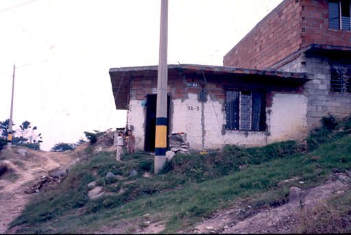 Fachada y vías, barrio Aures
PEVAL 1988
Palabras clave: AURES