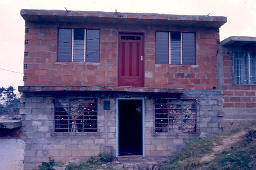 Fachada, barrio Aures
PEVAL 1988
Palabras clave: AURES