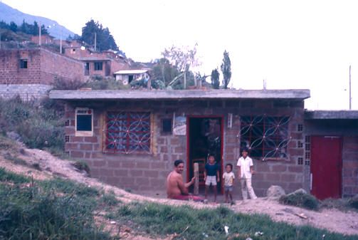 Fachada, barrio Aures
PEVAL 1988
Palabras clave: AURES