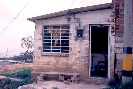 Fachada de vivienda del barrio Aures
PEVAL 1988
Palabras clave: AURES AUTOCONSTRUCCION