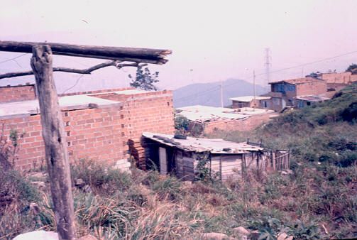 Casucha, barrio Aures
PEVAL 1988
Palabras clave: BARRIOS PIRATAS